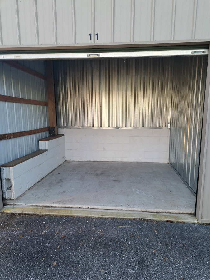 Storage-Unit-clean-outs-with-soldiers-hauling Storage Unit clean outs with soldiers hauling